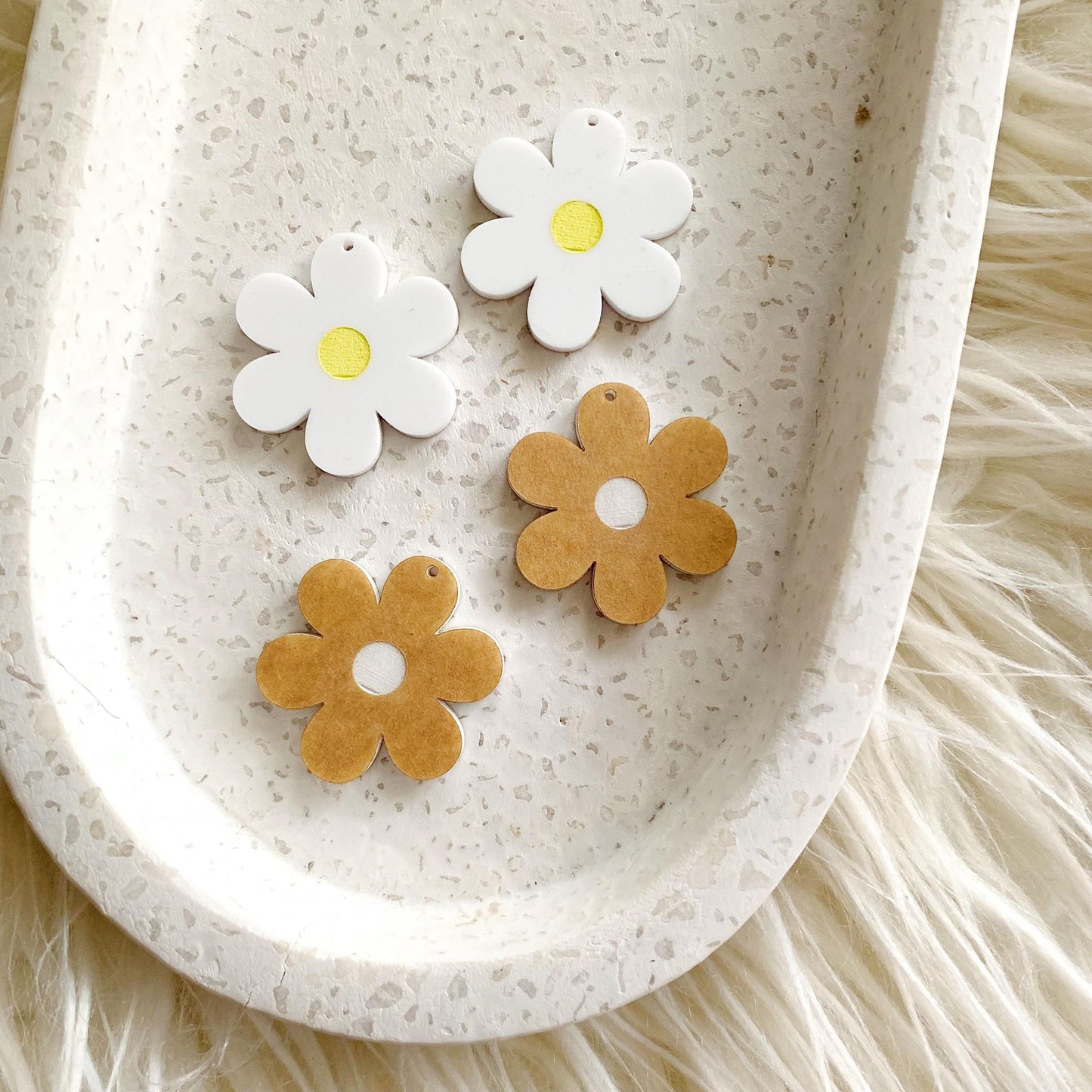 Six Petal Daisy Dangle - Paint Fill