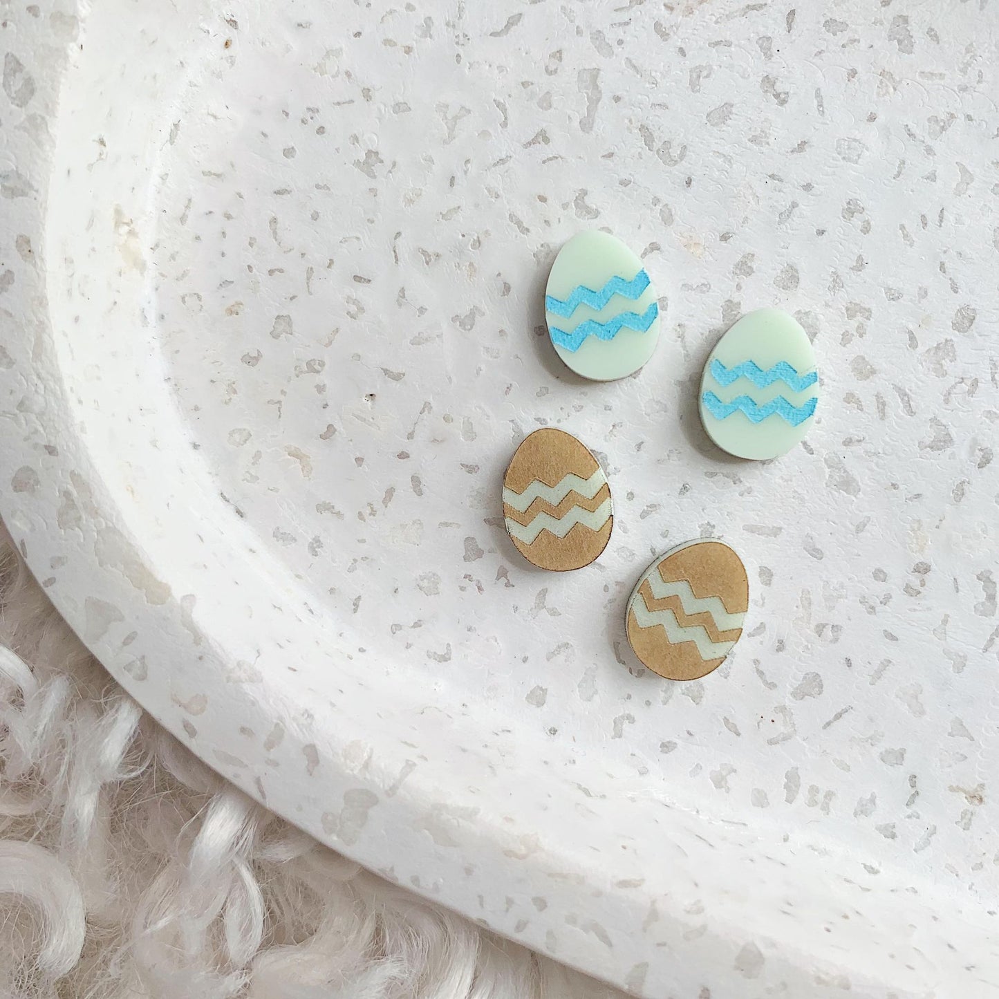 Zig Zag Paint Fill 15 mm Easter Egg Studs